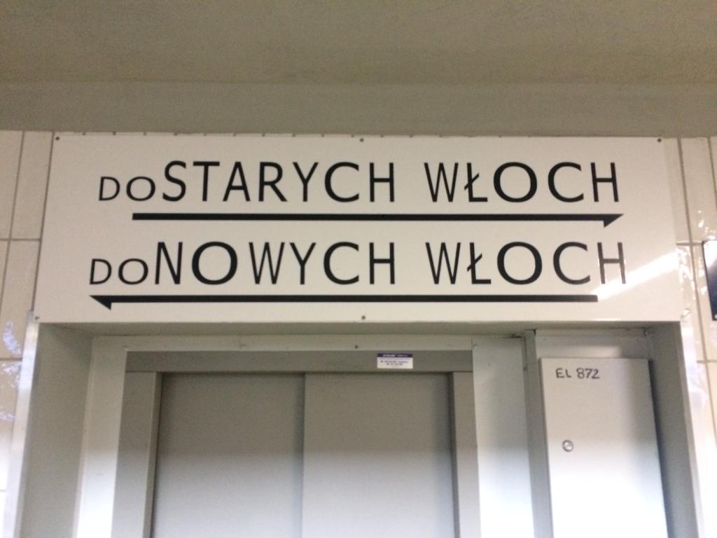 Wnioskujemy o poprawę tablic kierunkowych na stacji Warszawa Włochy